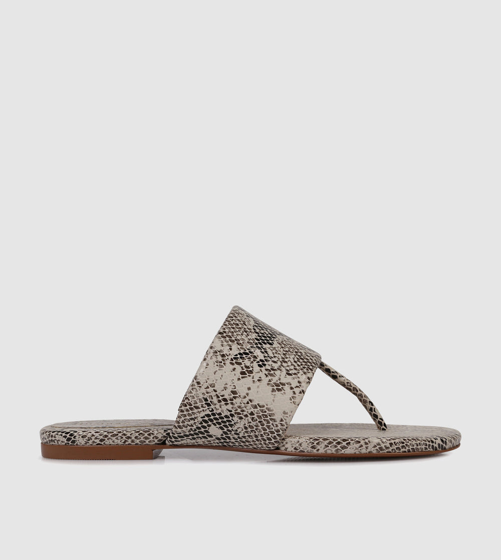 Shabana Flat Sandals by Sempre Di By Guilhermina