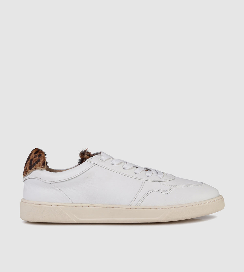 Danielles Low Top Sneakers by Sempre Di