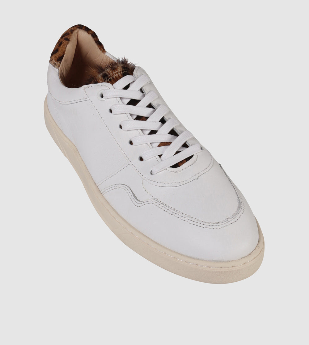 Danielles Low Top Sneakers by Sempre Di