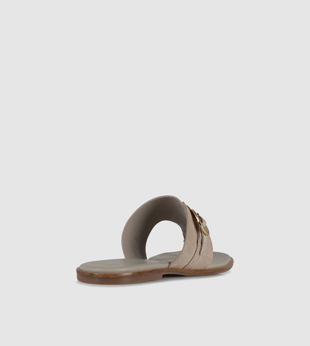 Jesmyn Flat Sandals by Sempre Di