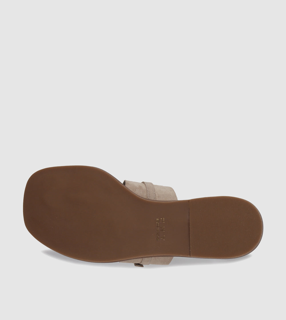 Jesmyn Flat Sandals by Sempre Di