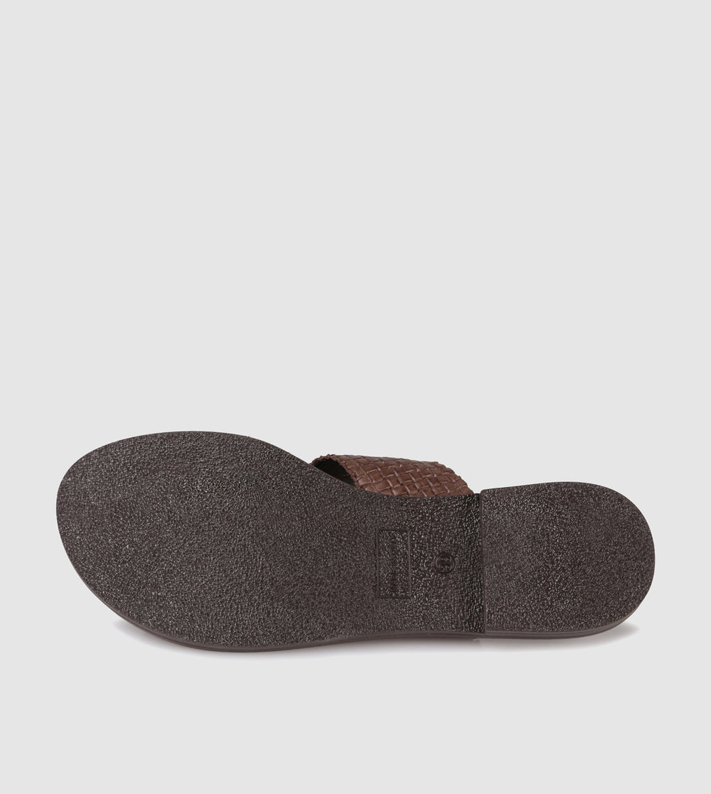 Leeland Flat Sandals by Sempre Di